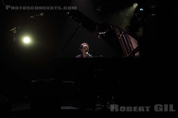 ANNA JARVINEN - 2010-12-01 - PARIS - La Maroquinerie - 